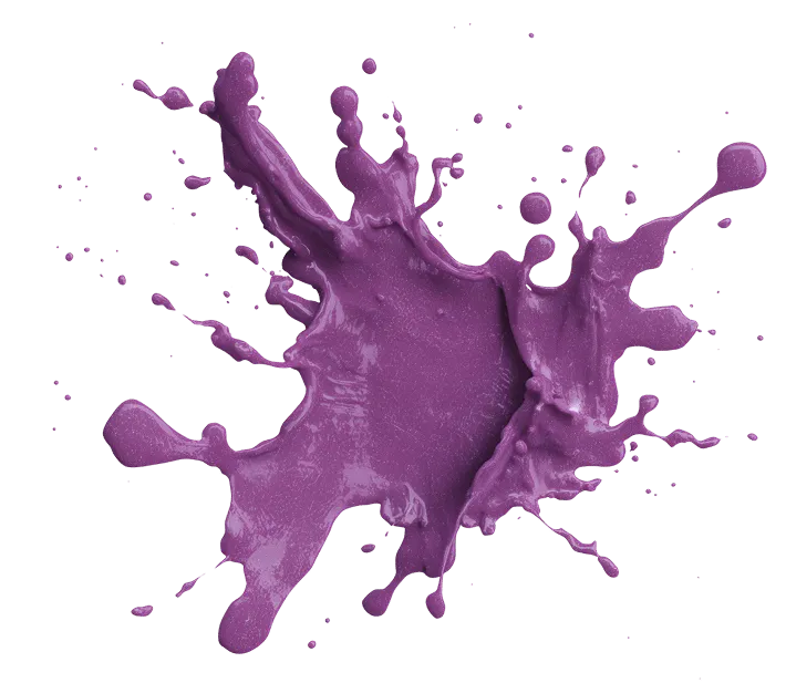 Éclaboussure dynamique de peinture violette brillante sur un fond vert uni.